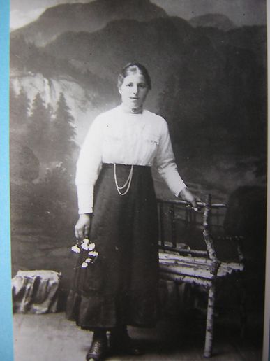 Anna Hocheder *1904 Steinhögl, Anger